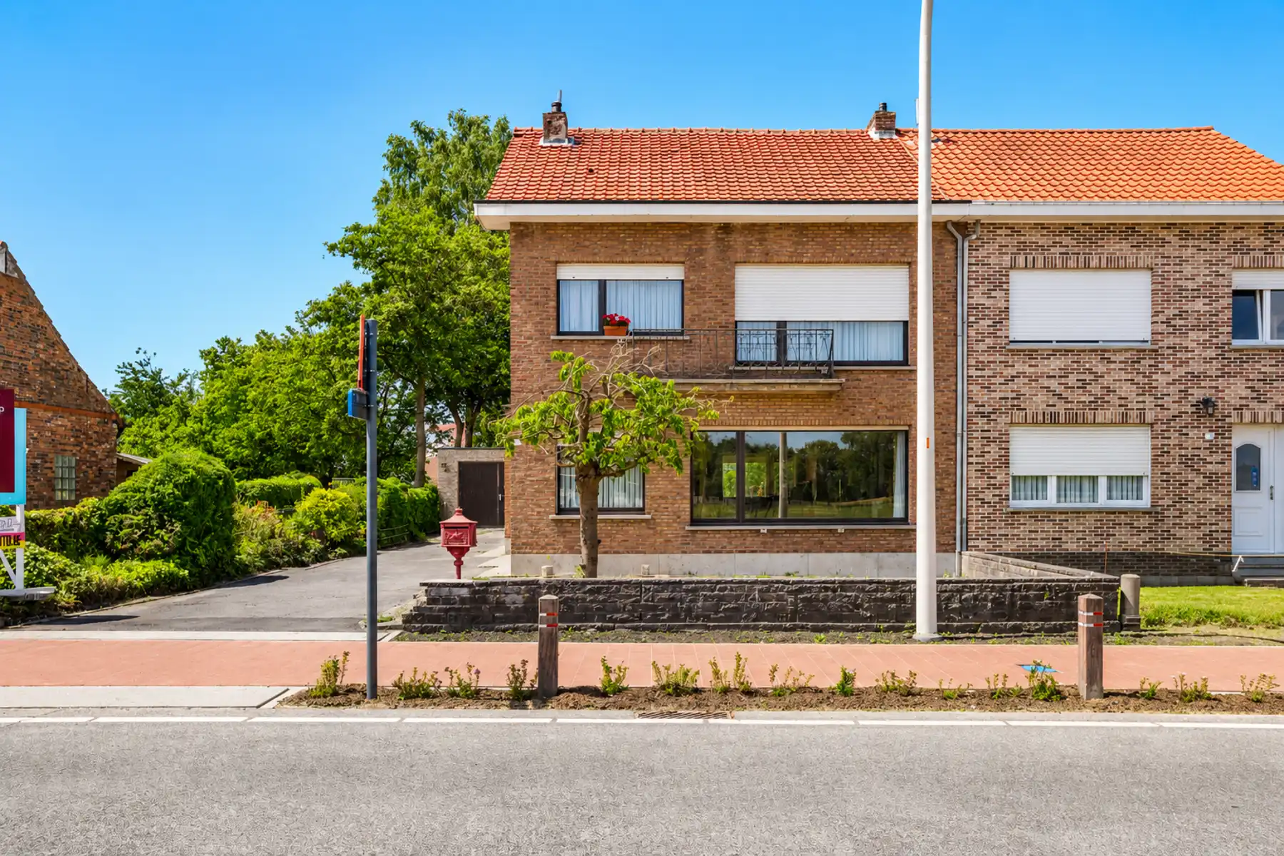 Statige woning met vrij uitzicht & vergund bijgebouw foto 3