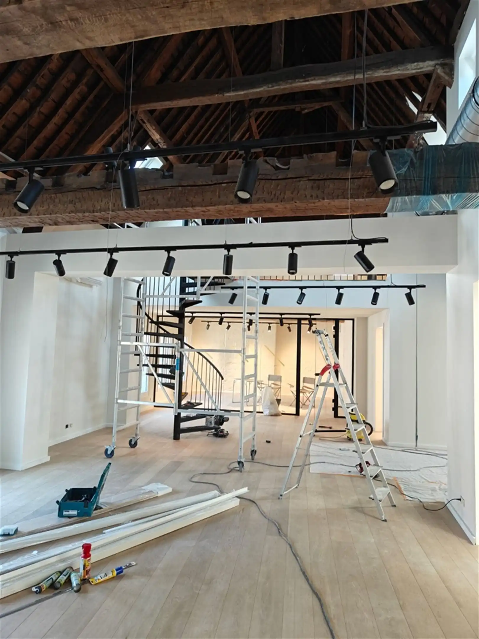 Gerenoveerd kantoor/showroom op toplocatie foto 2