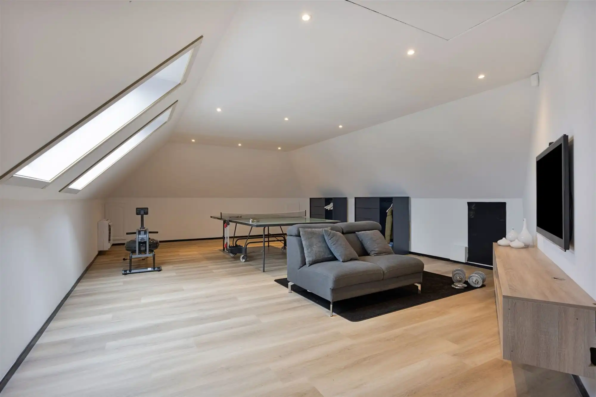 Instapklare tijdloze villa met 5 slpks op ca. 2000 m² foto 46