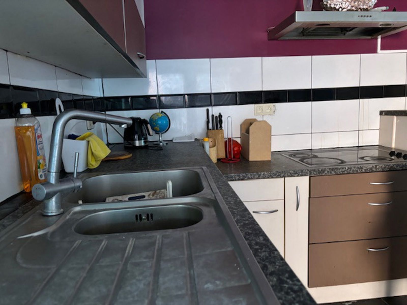 Woning met zij ingang en een prachtig zicht op de sportvelden te Landen foto 7