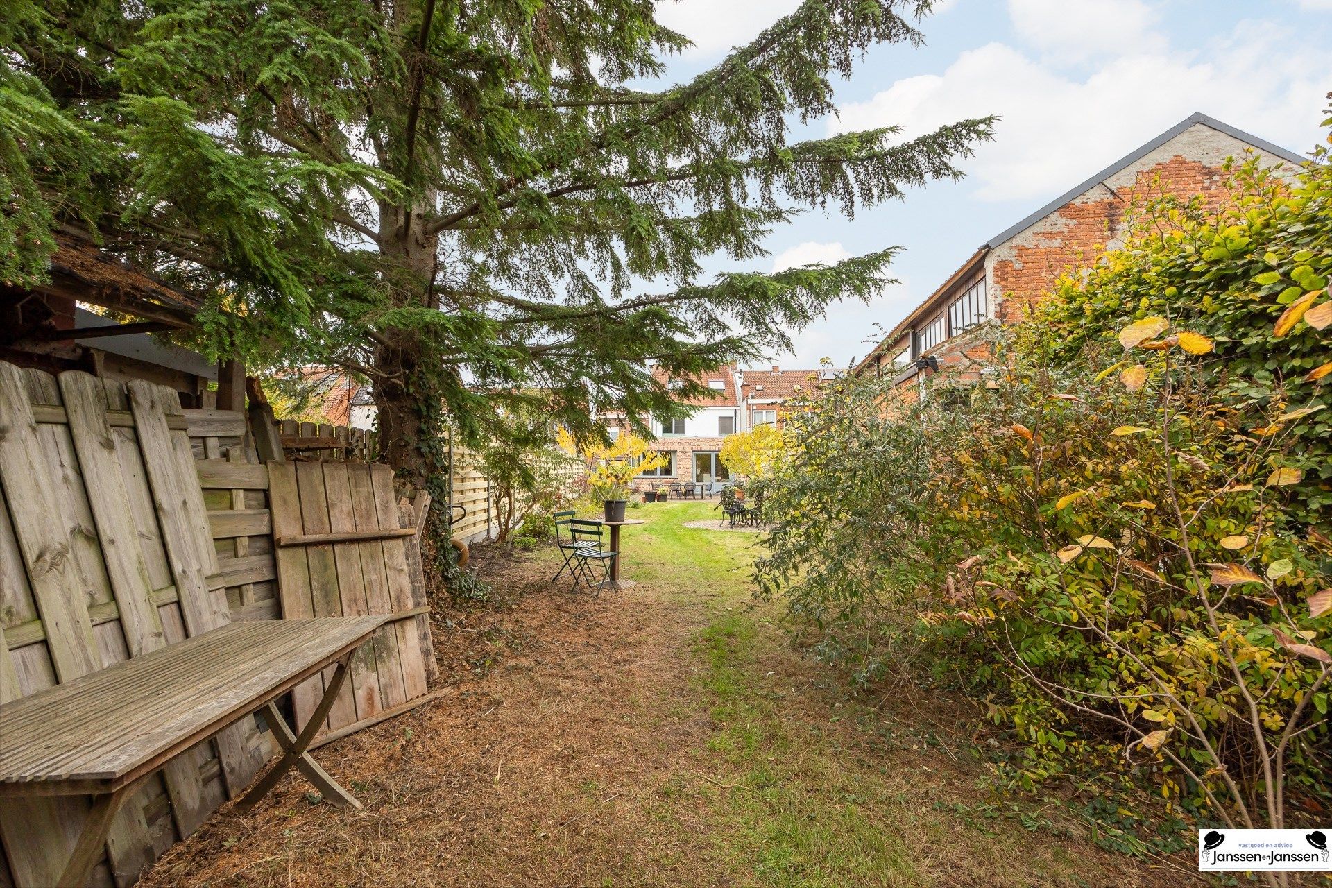 Prachtig gerenoveerde woning met 3 slaapkamers en groene tuin in Ekeren! foto 28