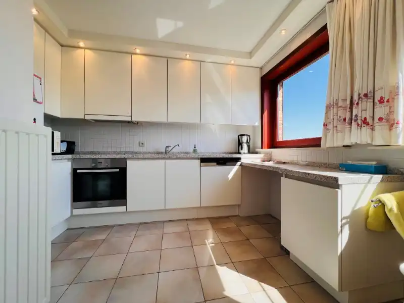 Ruim woonappartement met 3 slaapkamers en carport foto 10