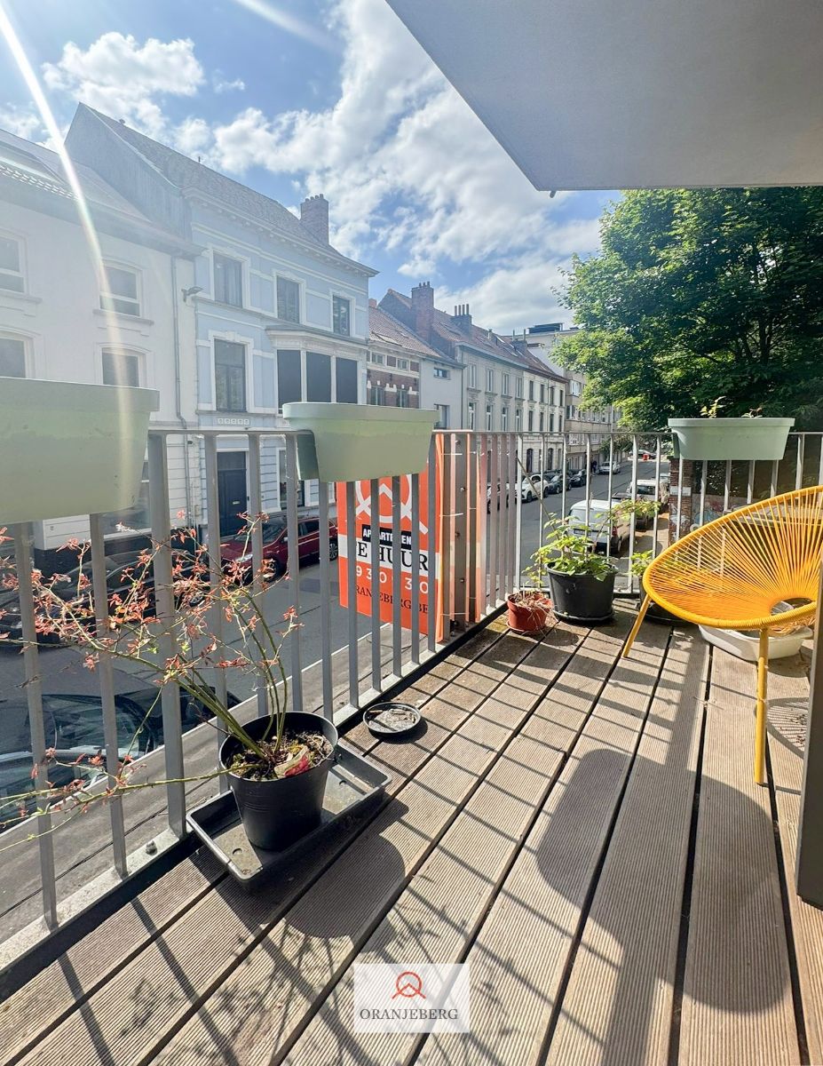 Ruim 3 slaapkamer appartement op uitstekende ligging in Gent foto {{pictureIndex}}