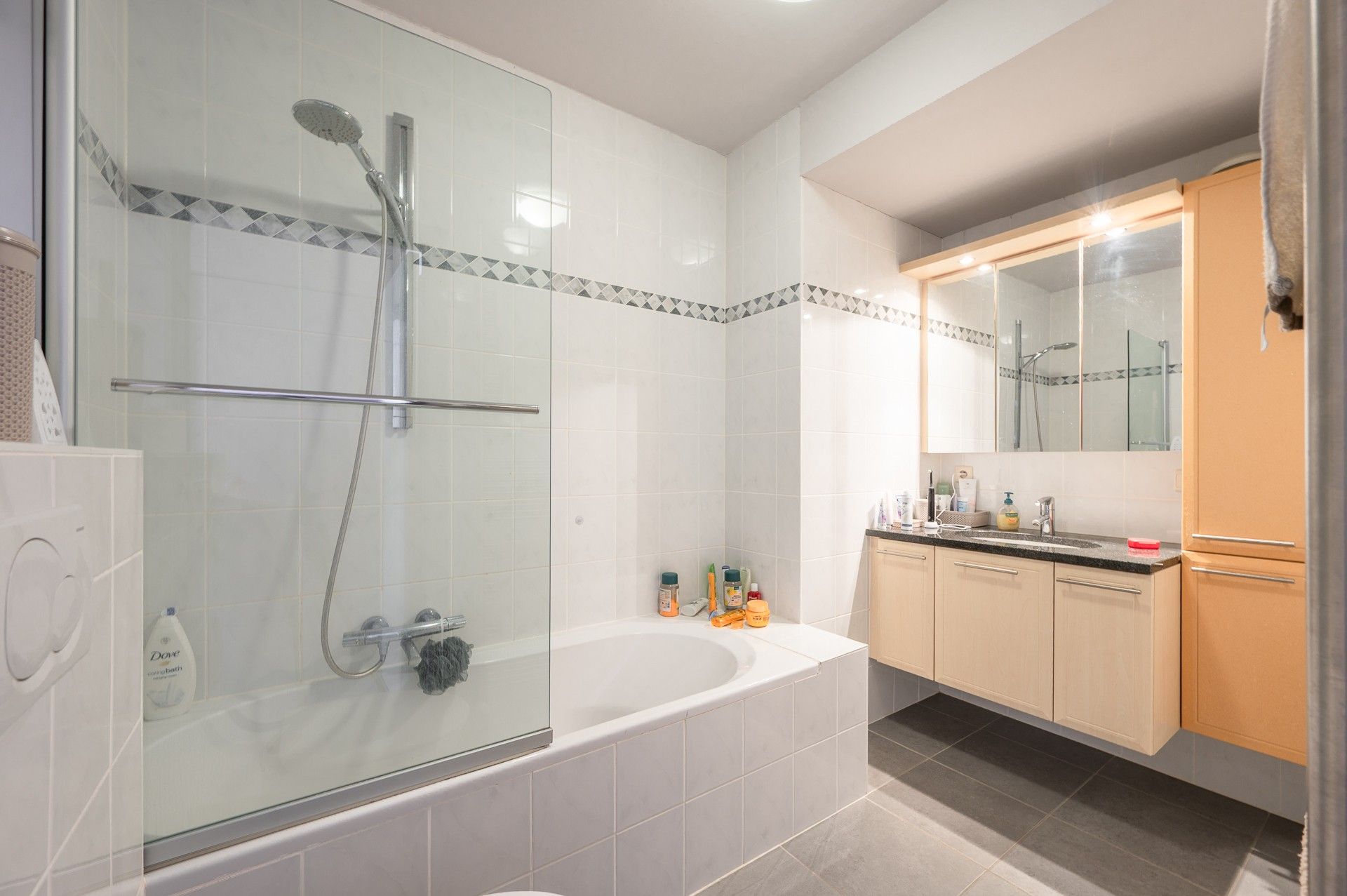 Gemeubeld: gezellig appartement vlakbij de Lippenslaan! foto 13
