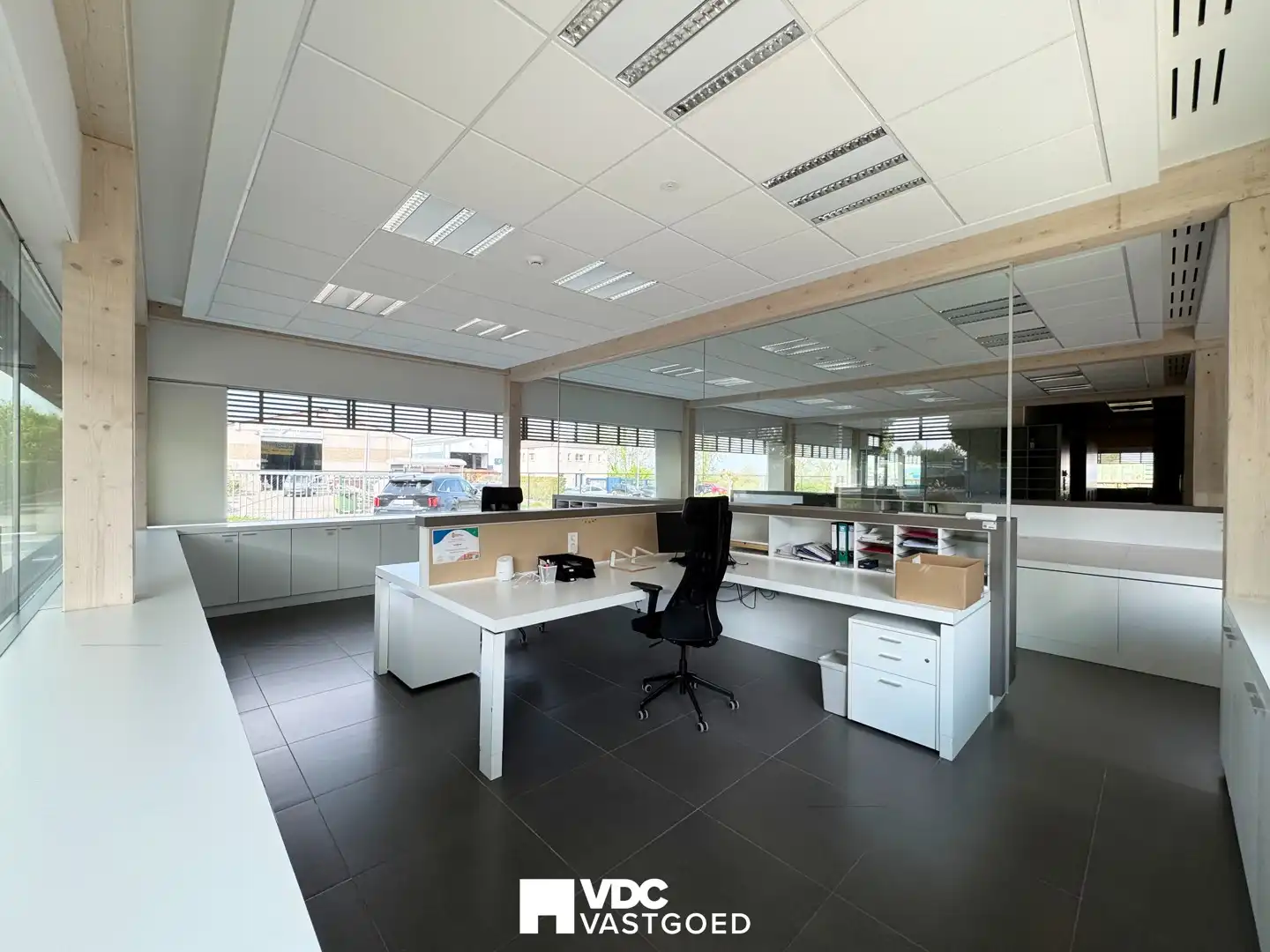 Representatief bedrijfscomplex met kantoren, dubbele industriehal, vergaderfaciliteiten, woongelegenheid en zonnepanelen foto 16