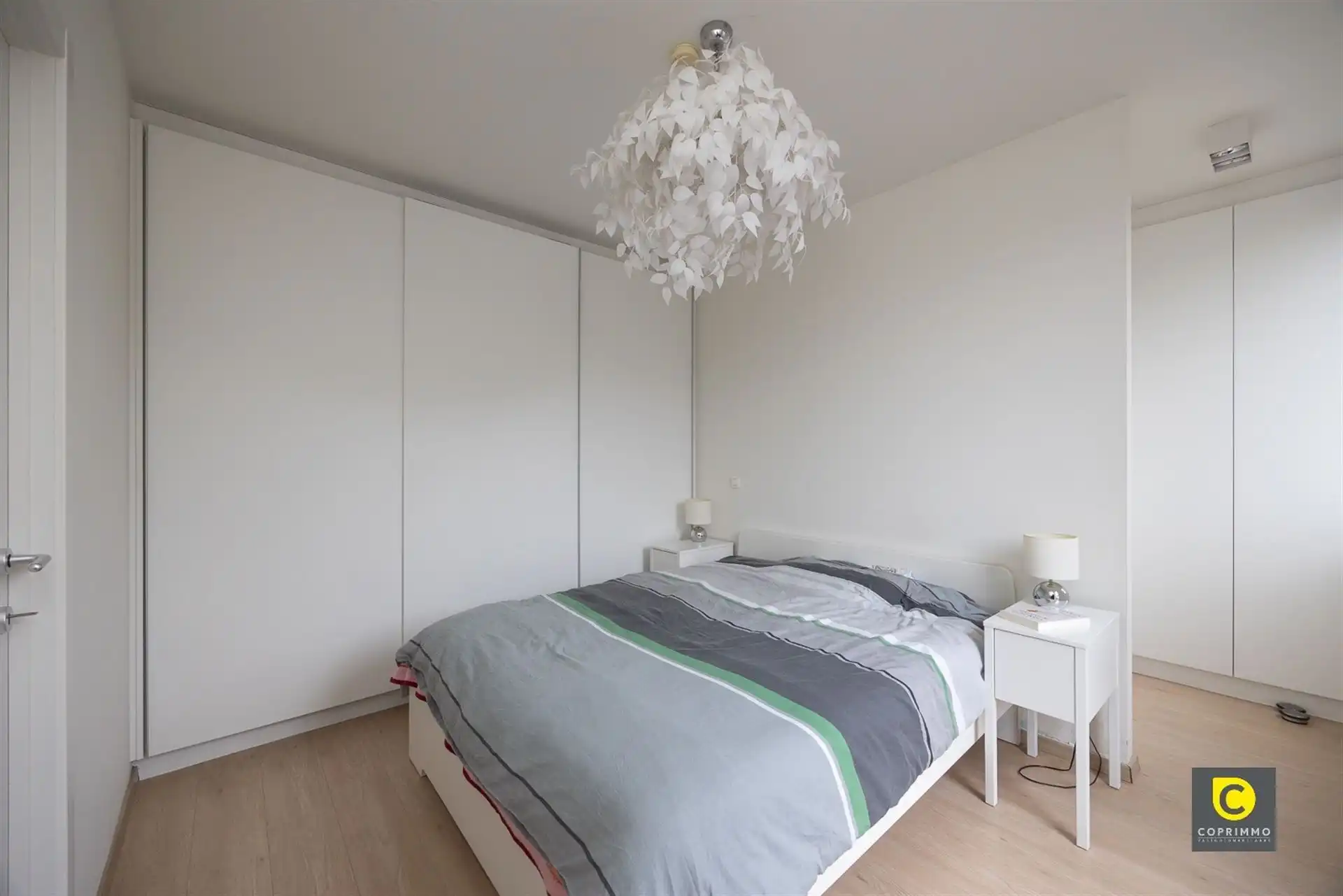 Modern 1-Slaapkamerappartement met 2 Terrassen in Antwerpen foto 8