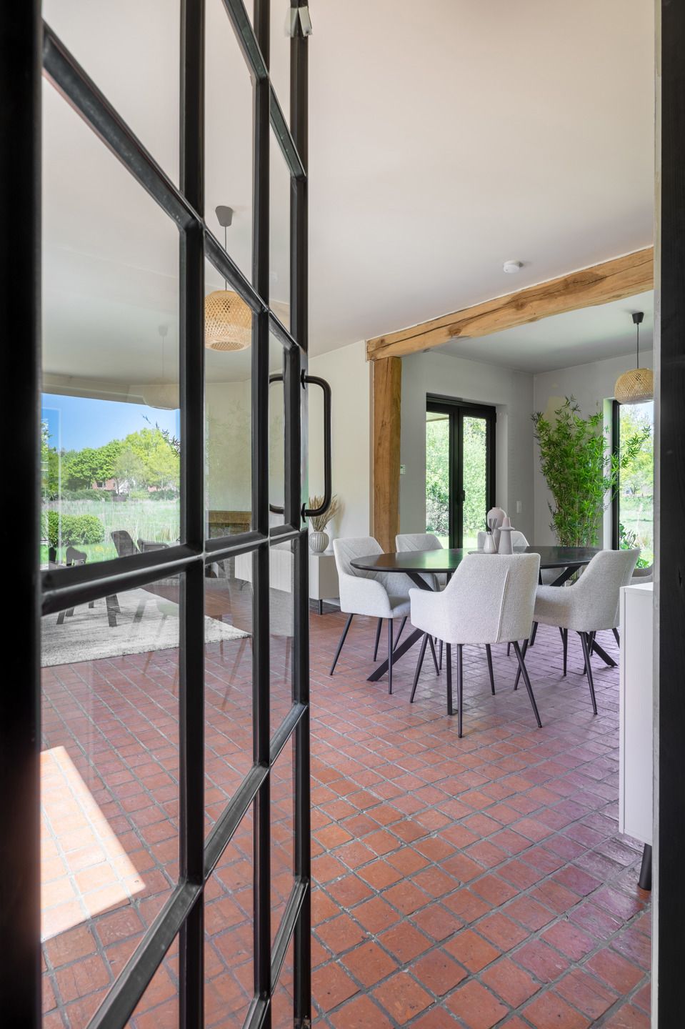 Charmante woning omringd door ca 6000m² aan prachtige natuur foto 4