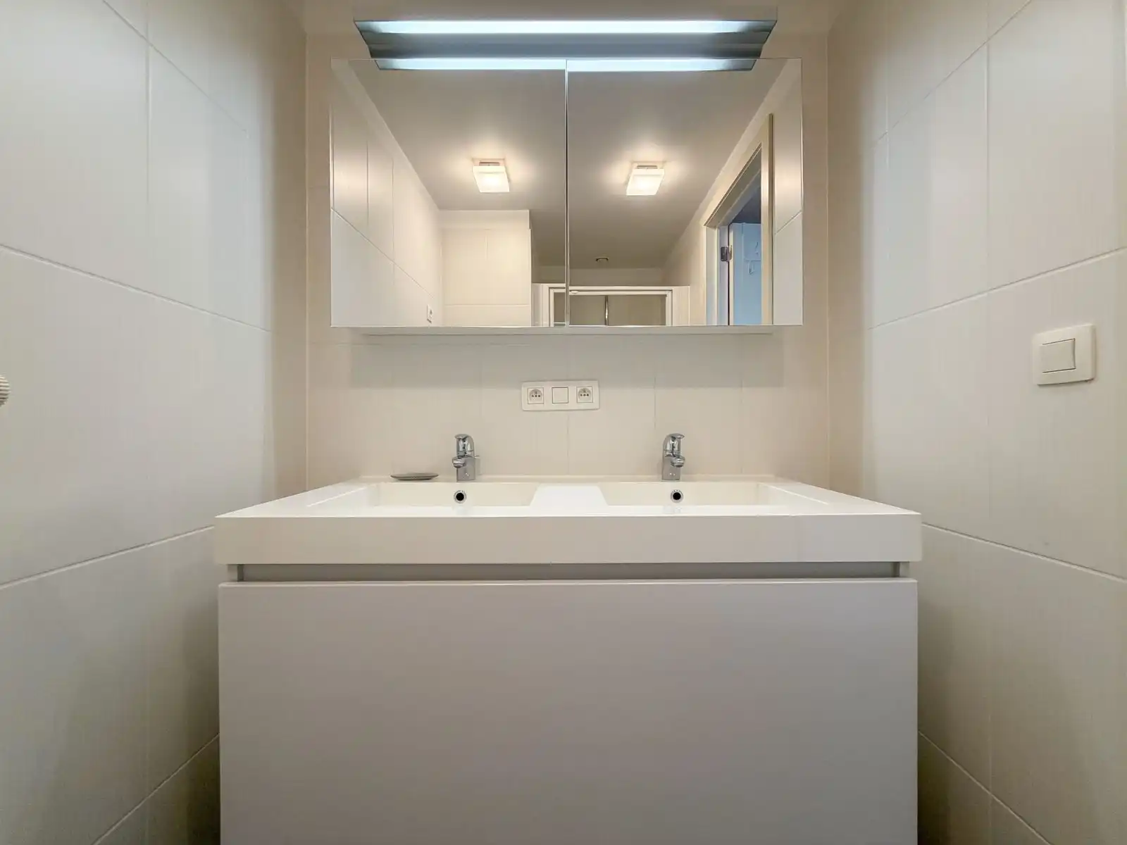 Lichtrijk hoekappartement met 1 slaapkamer in hartje Oostende foto 8