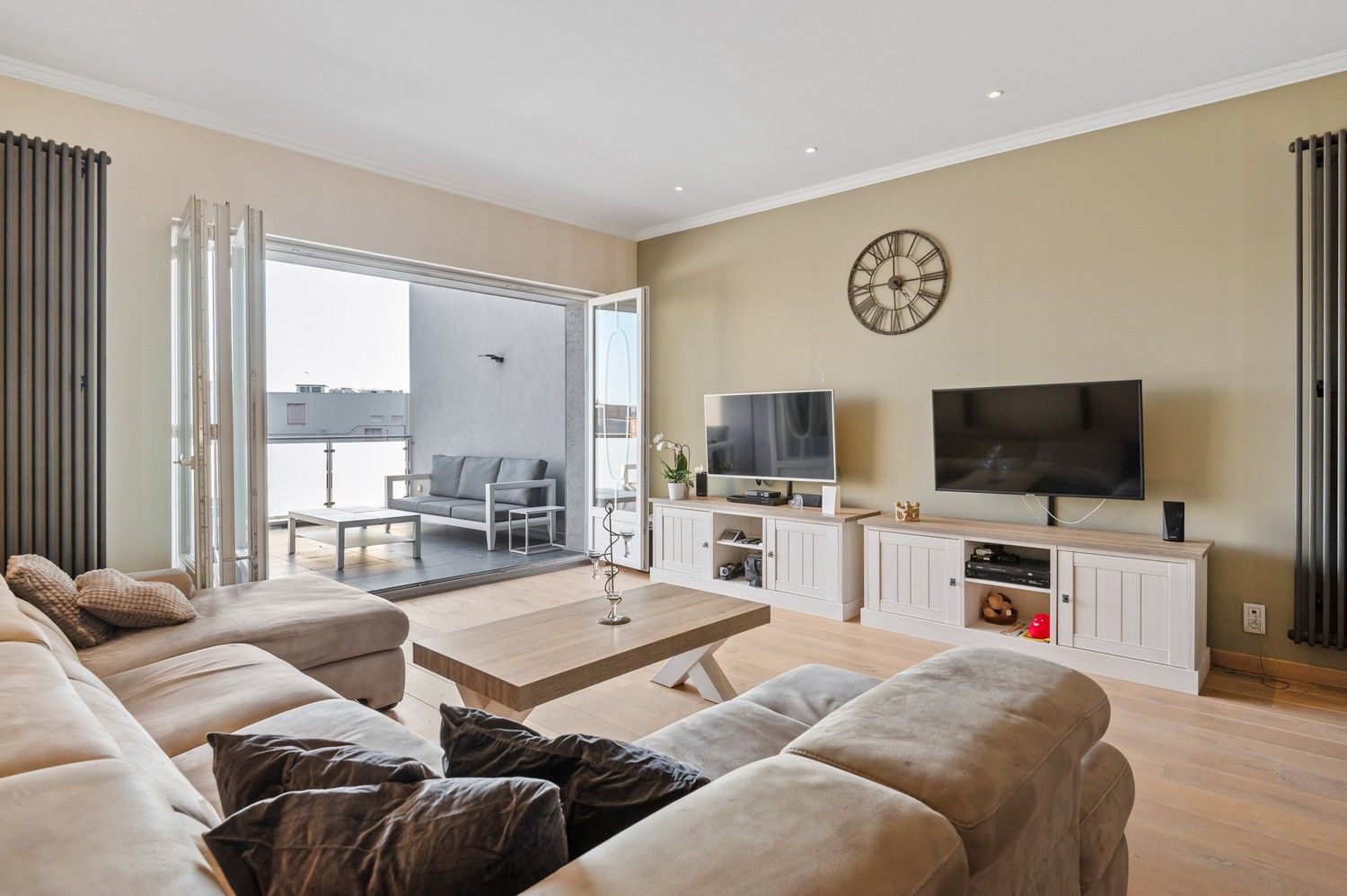 Ruime halfopen woning met 4 à 6 SLPKS, apart kantoor en een groot magazijn in Mortsel! foto 16