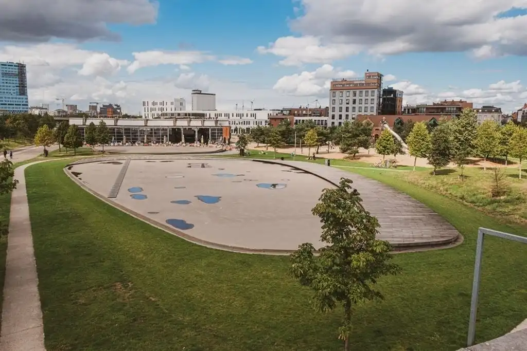 Gerenoveerd gelijkvloers appartement met stadstuin foto 18