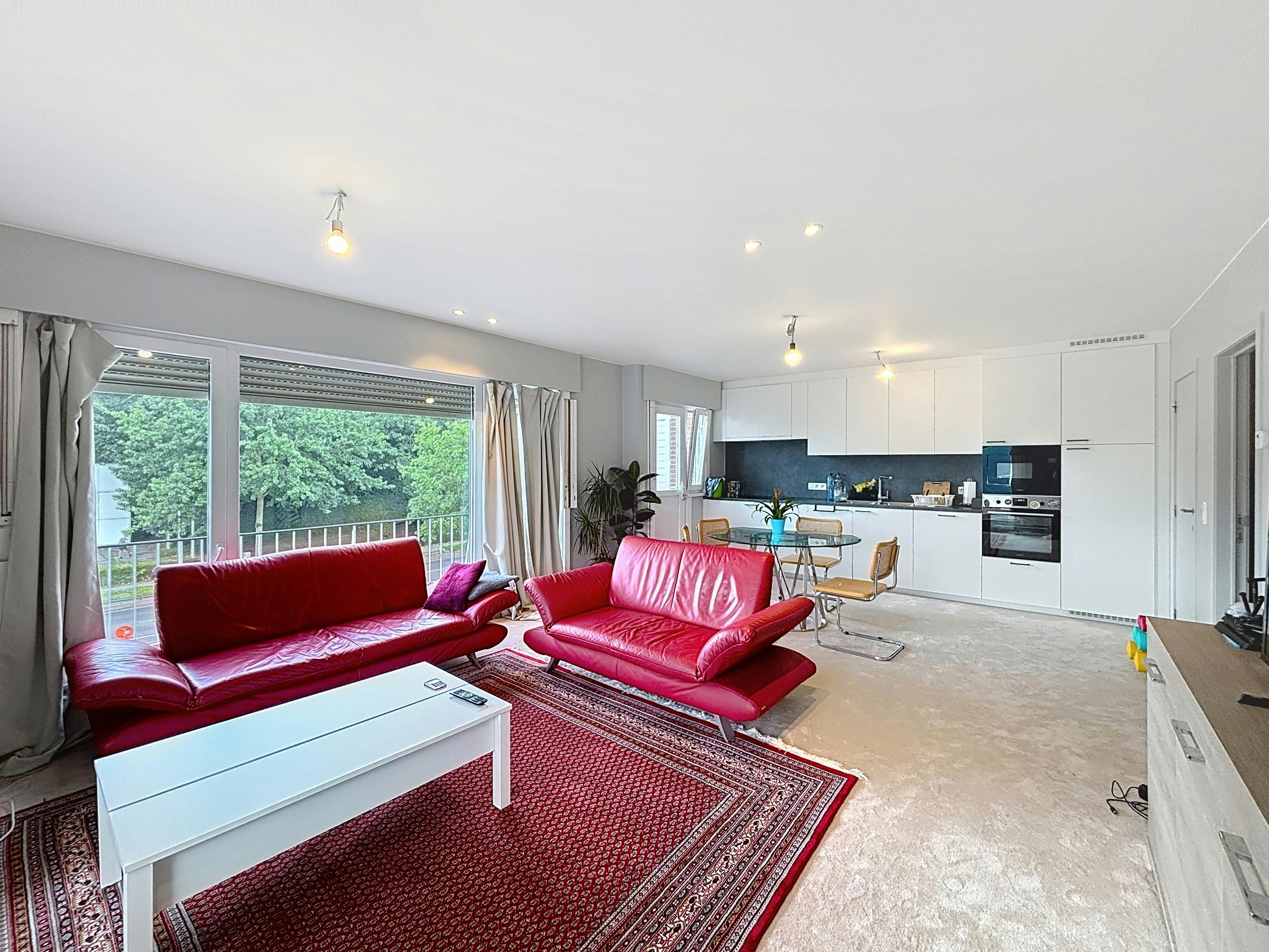 Hoofdfoto van de publicatie: Gerenoveerd appartement met garage te koop, St-Michiels