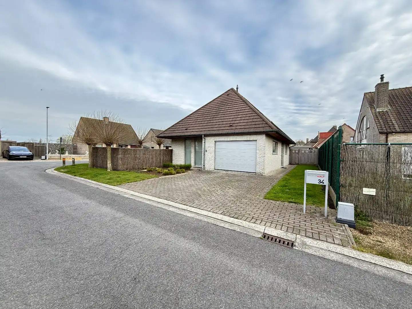 Rustig gelegen alleenstaande woning met mooi ingerichte tuin en 3 slaapkamers  foto {{pictureIndex}}