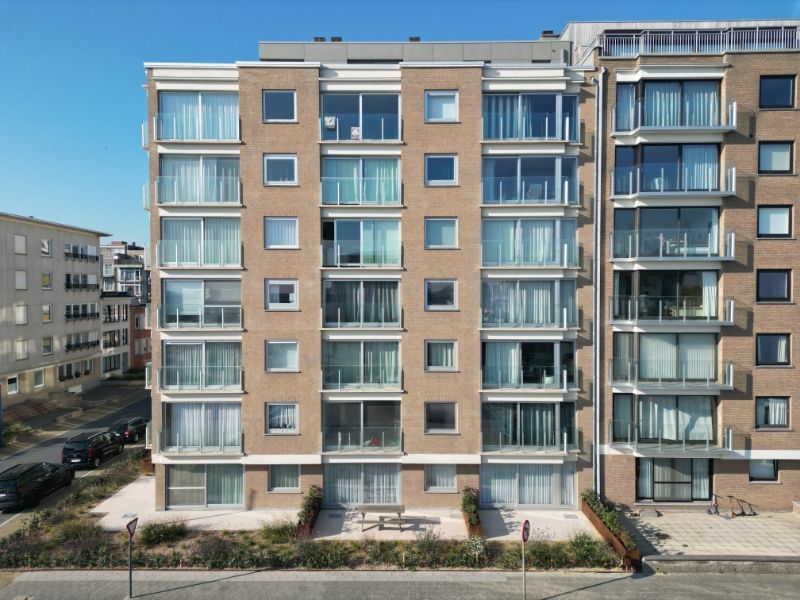Drie slaapkamers en een ruim terras, vlakbij zee! foto 4