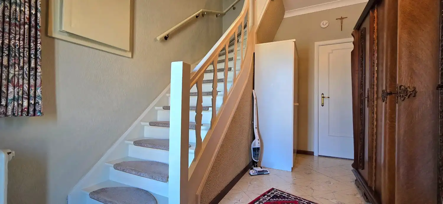TE KOOP: te renoveren open bebouwing met 4 ruime slaapkamers foto 11