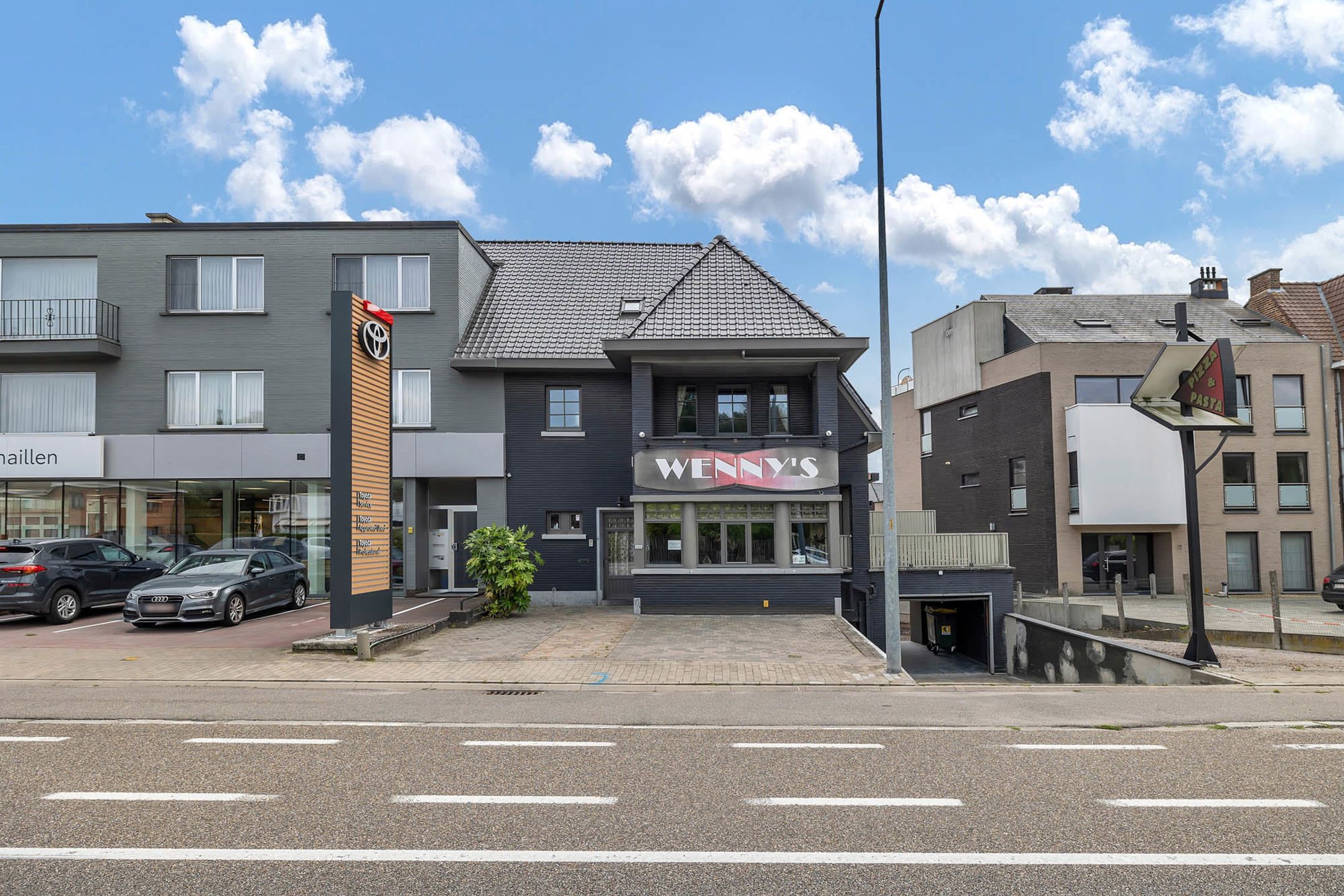 Authentieke woning met handelszaak op toplocatie foto 2