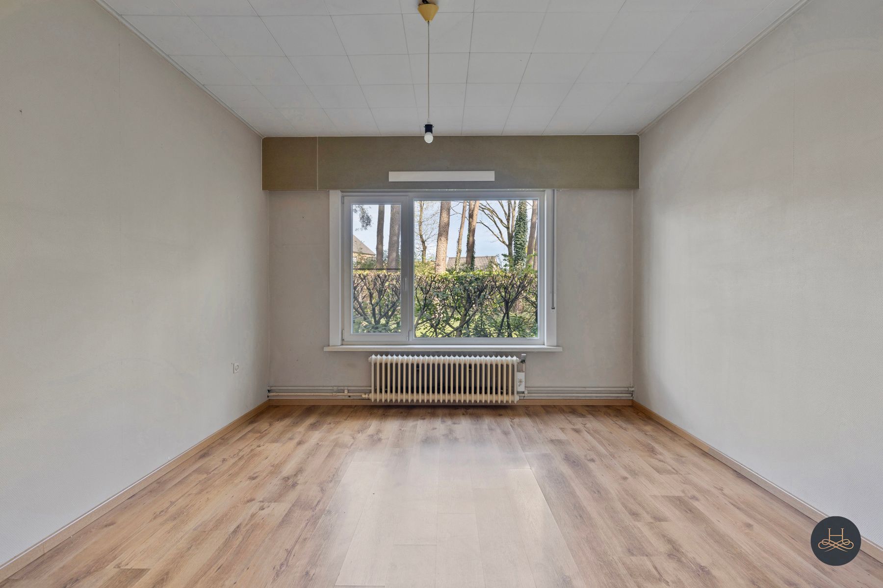 In het groen gelegen openstaande en te renoveren woning  foto 13