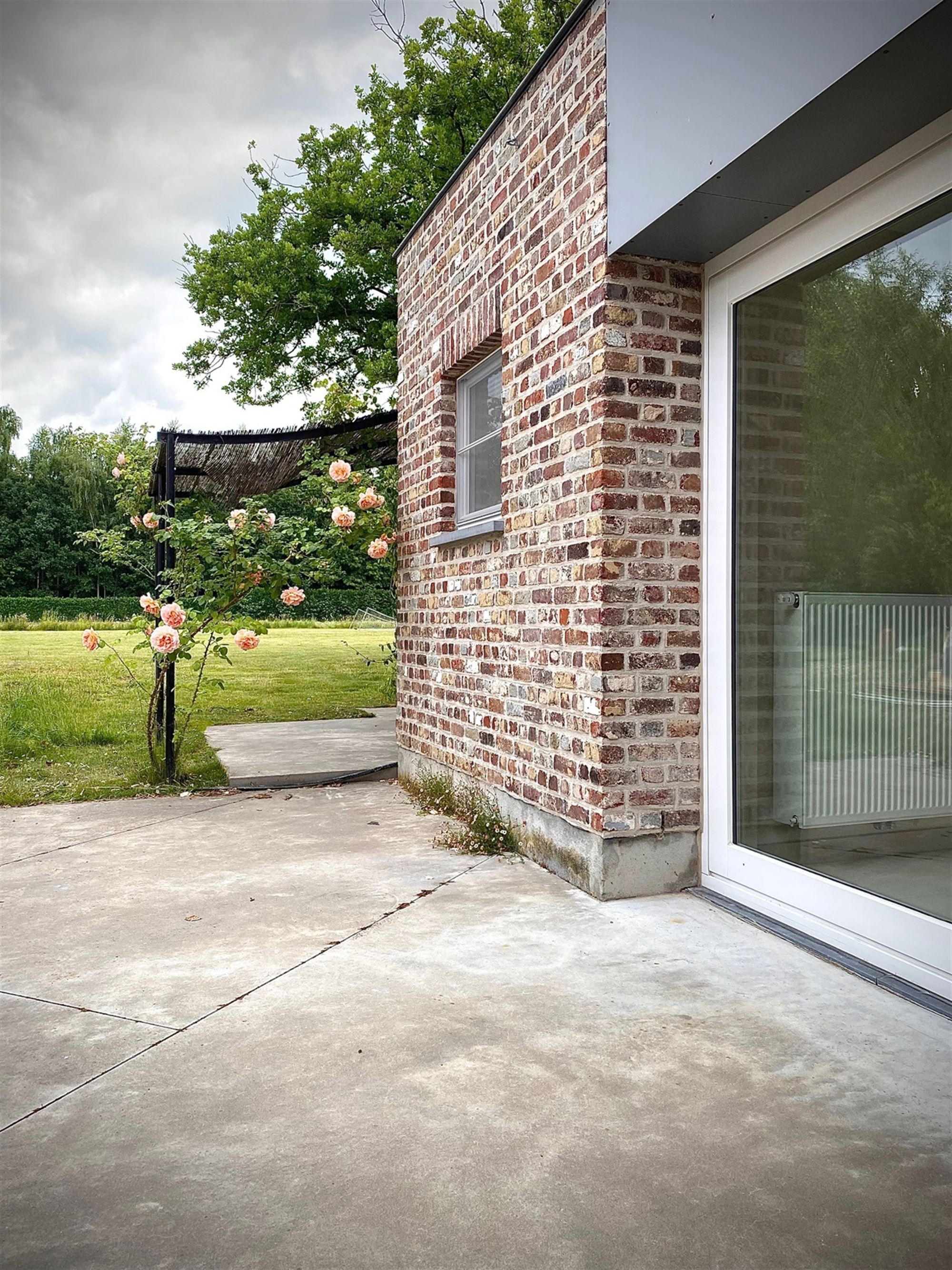 Charmante WONING (open bebouwing) met 3 SLAAPKAMERS, TUINTJE & TERRAS, zowel voor- als achteraan een OPEN GROEN ZICHT foto 11