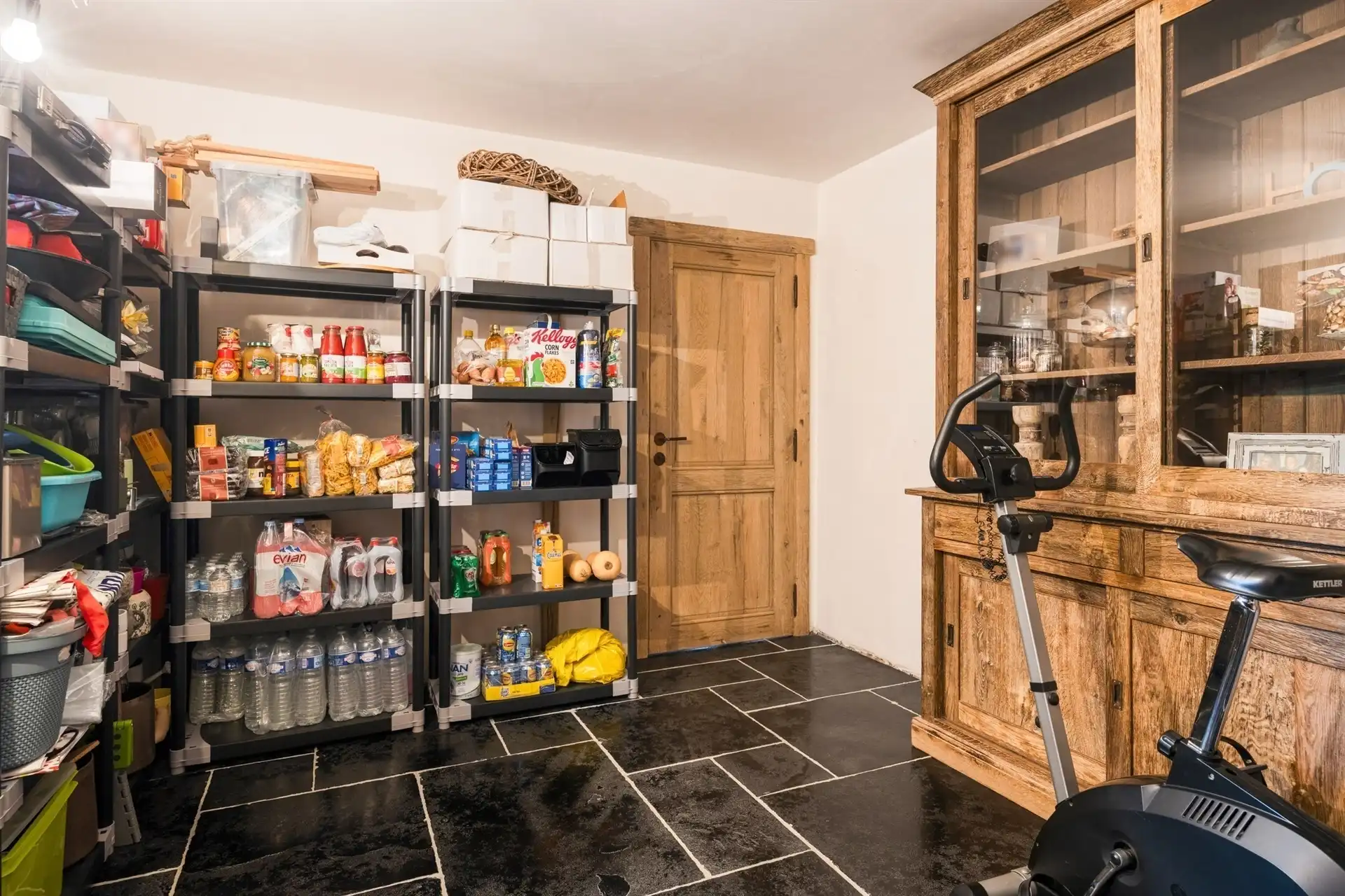 Volledige gerenoveerde woning met loods foto 18