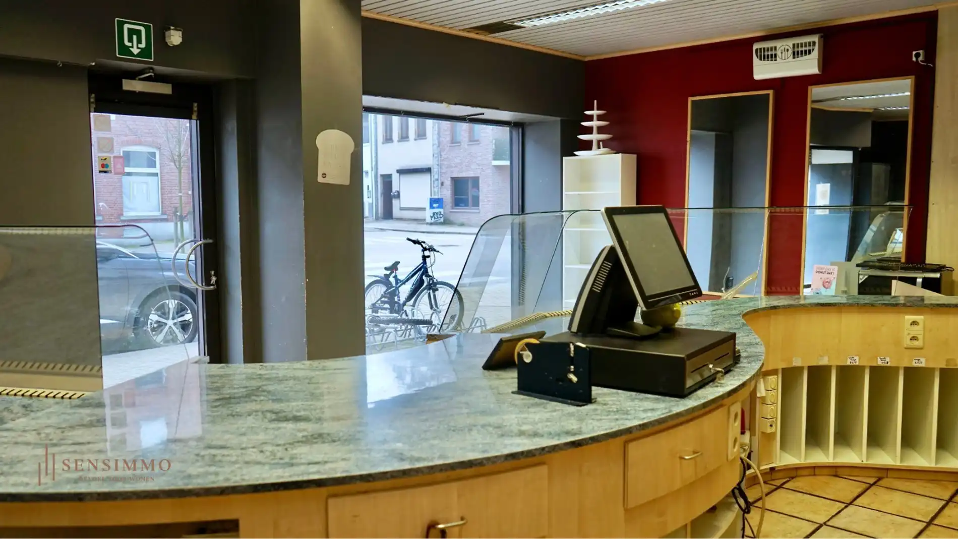 Hoofdfoto van de publicatie: Te renoveren handelshuis/bakkerij met inboedel nabij LABIOMISTA