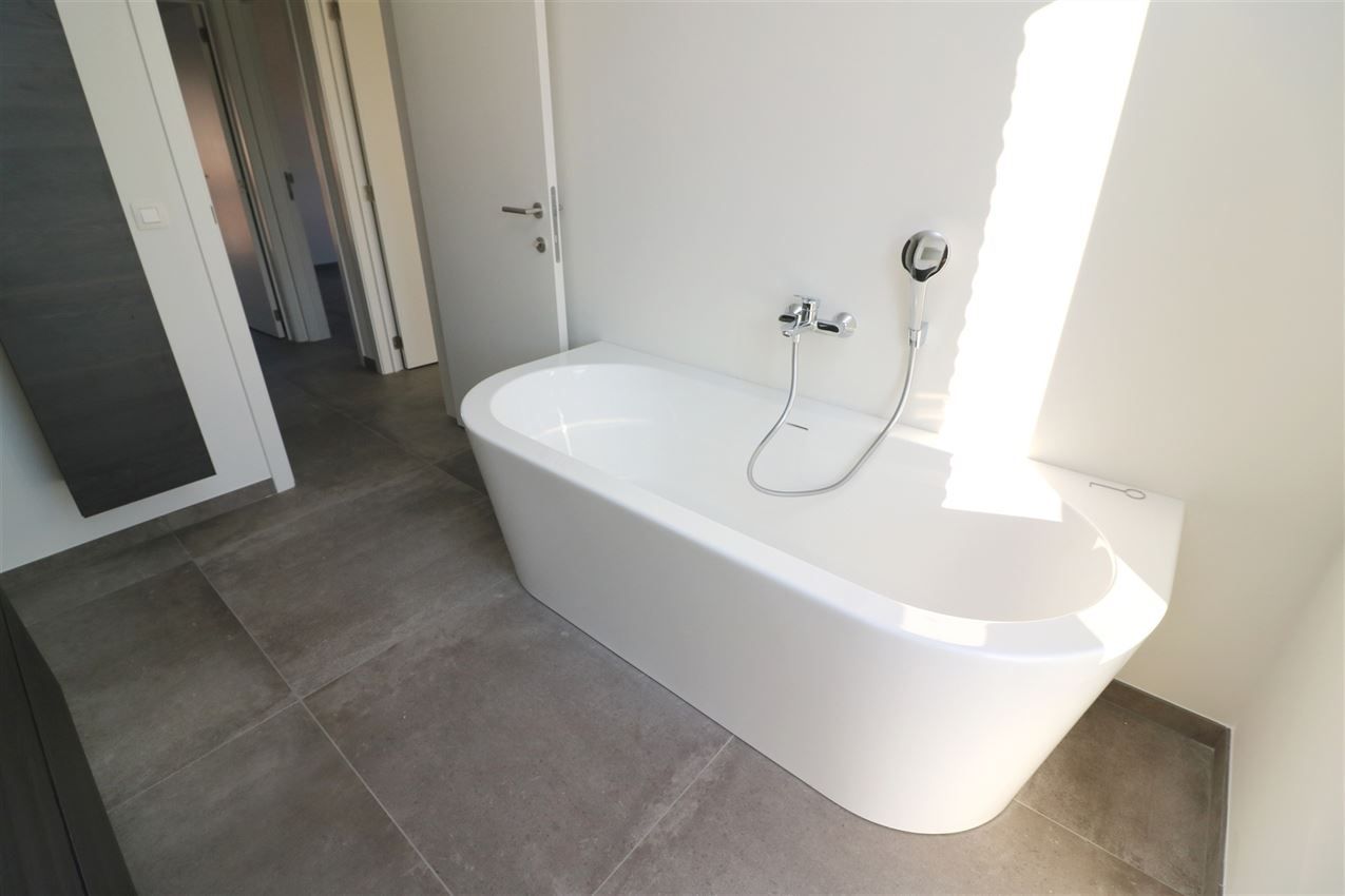 Prachtige nieuwbouwwoning met 4 slpk. met gusntige ligging foto 31