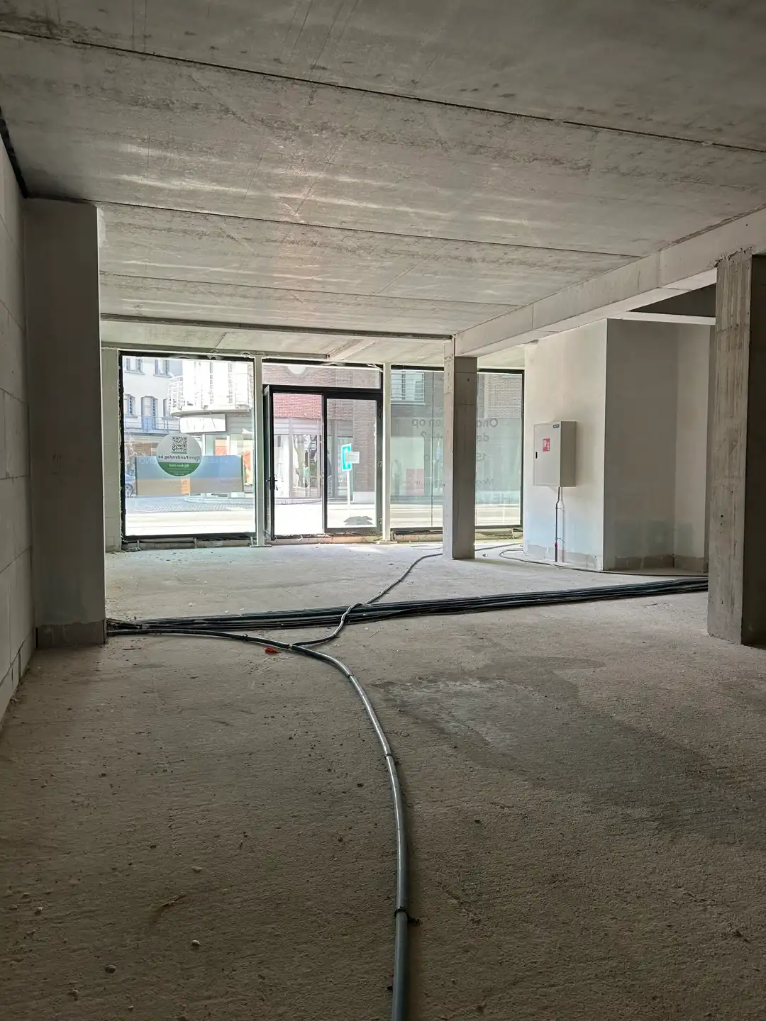 Knap casco handelspand van 155,5 m² in Residentie "De Voogdij" in het centrum van Mol.  foto 9