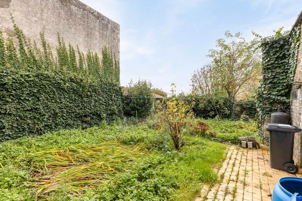 LO: Te renoveren burgerhuis met typische indeling en authentieke elementen, 3 ruime slaapkamers, geïsoleerde zolder en zonnig tuintje op 224m² grondoppervlakte. foto 19