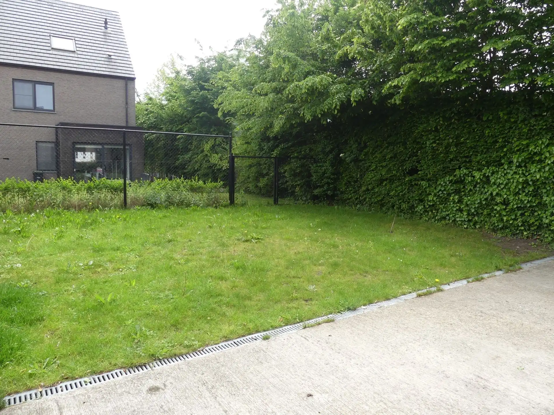 Instapklare gezinswoning met 3 slaapkamers en garage! foto 6