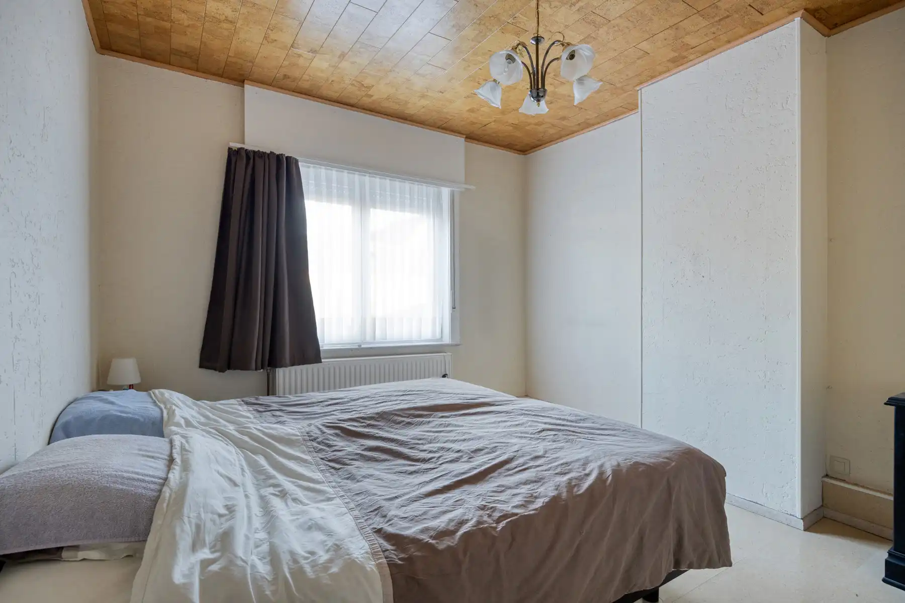 Leemans Immobiliën presenteert u  deze gerenoveerde, instapklare woning in het bruisende hart van Denderleeuw. foto 12