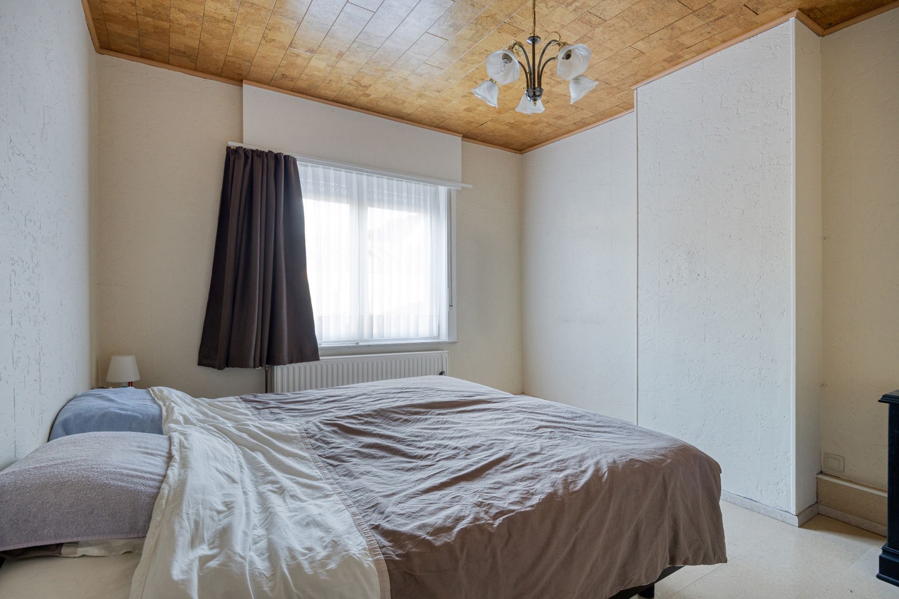 Leemans Immobiliën presenteert u  deze gerenoveerde, instapklare woning in het bruisende hart van Denderleeuw. foto 12