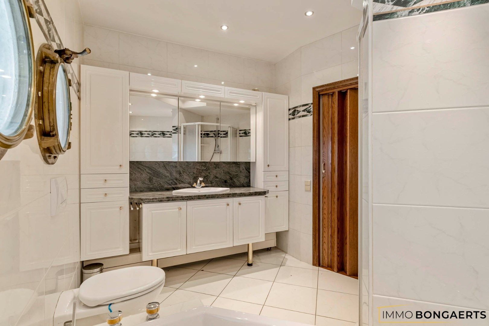 Ruime woning met vier slaapkamers  foto 22
