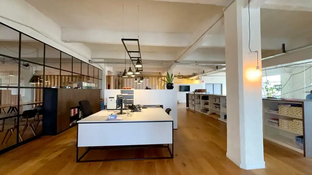 Hip loftkantoor te huur in Handelsdokcenter in Gent foto 6