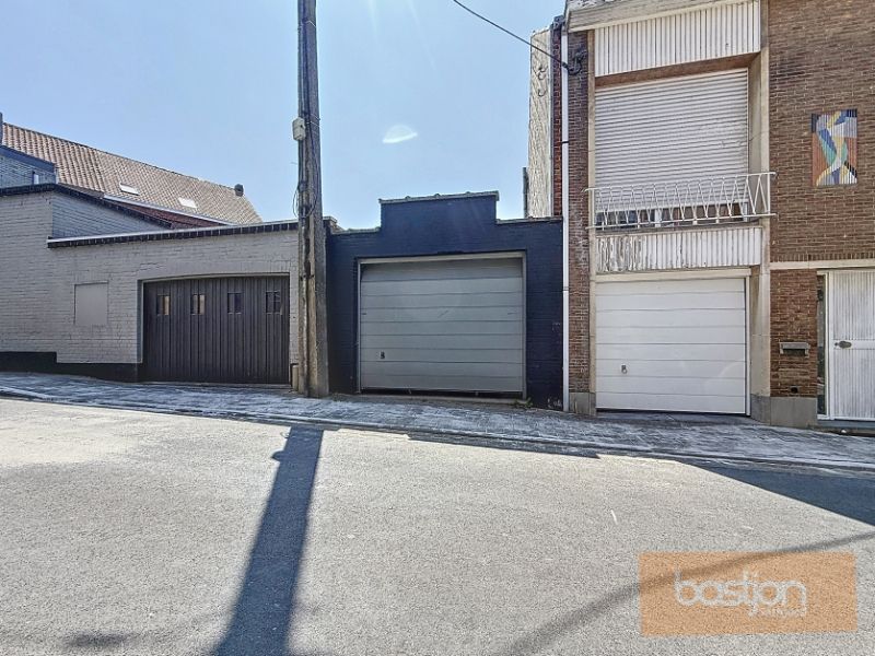 🏡 Te Koop in het Hart van Zwevegem – Handelspand met Woonst en Garage! foto 14