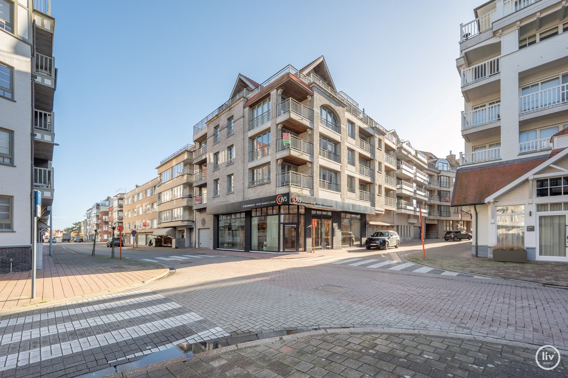 Prachtig HOEKappartement met 2 mooie slaapkamers gelegen op de Zoutelaan te Knokke.  foto 16