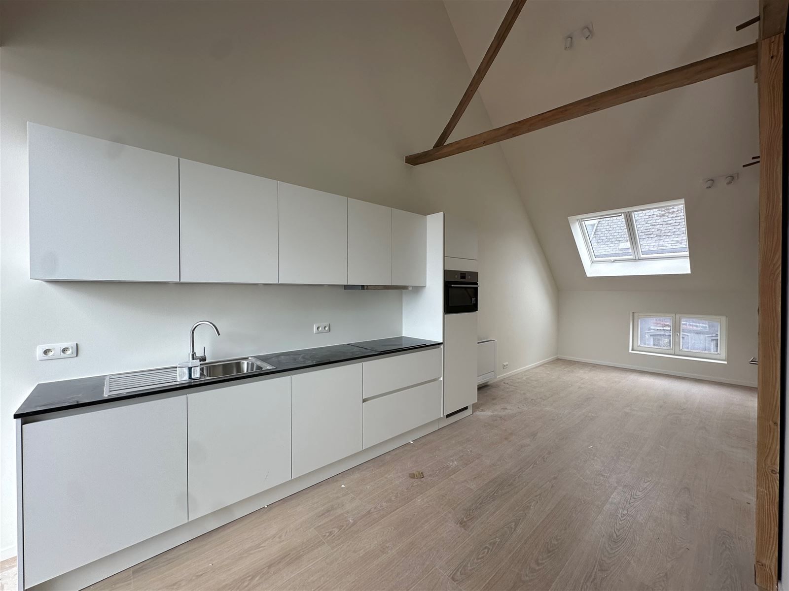 Instapklaar appartement te centrum Zottegem! foto 4