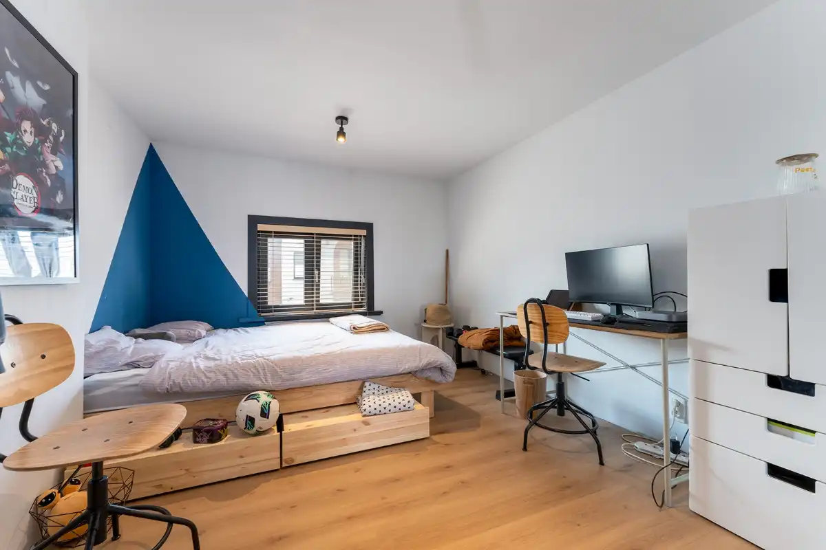 Ruime gerenoveerde woning met 4 slaapkamers in het centrum foto 12