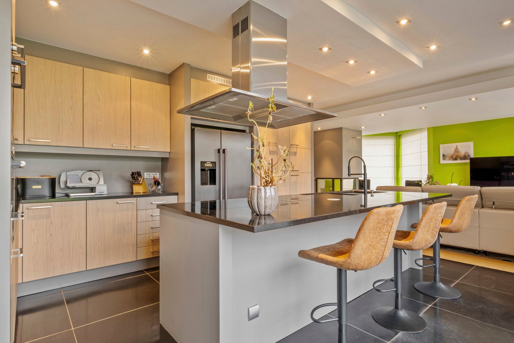 Ruime woning met loods in het industriepark te Oostende. foto 4