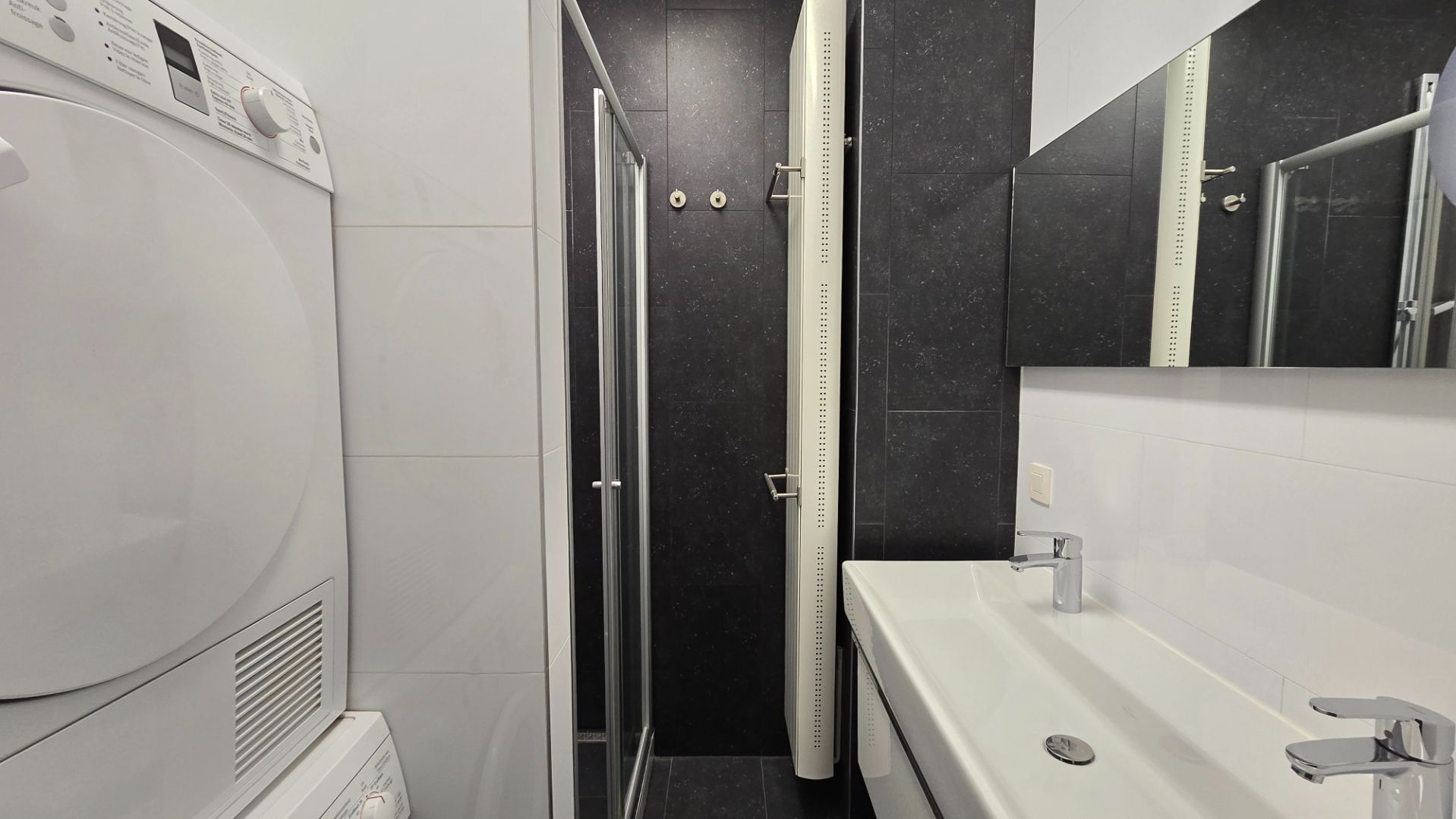 Modern twee slaapkamer appartement met prachtig frontaal zeezicht foto 6