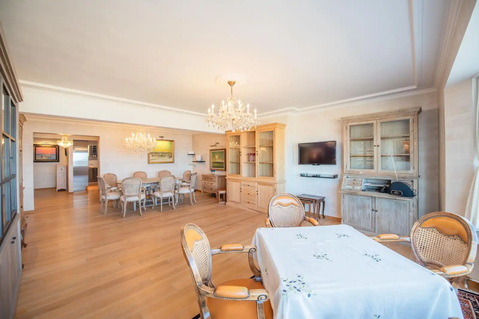 Prachtig ruim appartement met frontaal zeezicht in top-residentie foto 3