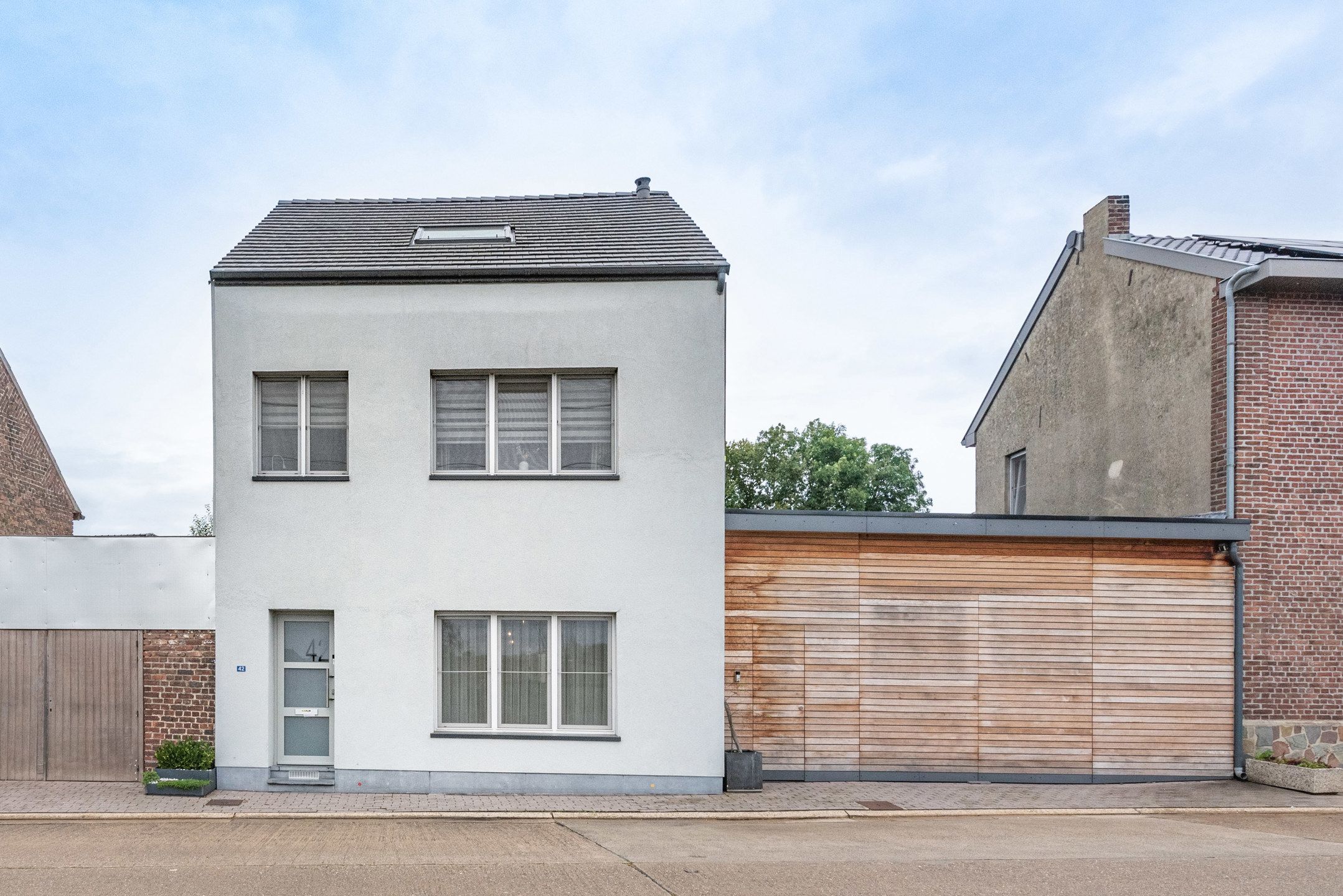 Verrassende woning met riante atelier te Spouwen foto {{pictureIndex}}