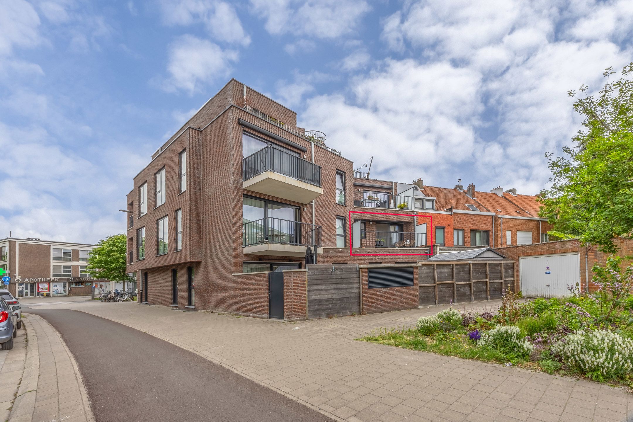 Instapklaar en prachtig gelegen appartement op een toplocatie in Deurne foto 13
