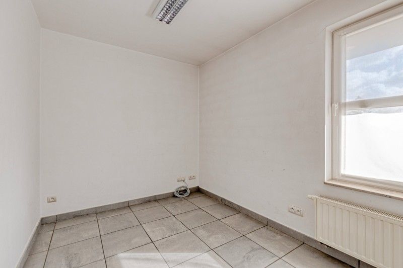 Polyvalente kantoorruimte met 3 slaapkamer appartement TE KOOP in Tielt! foto 30
