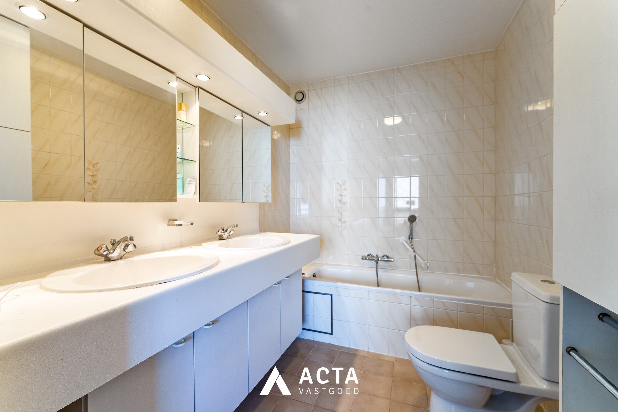 Ruim leefappartement aan het Leopoldpark in Oostende foto 13