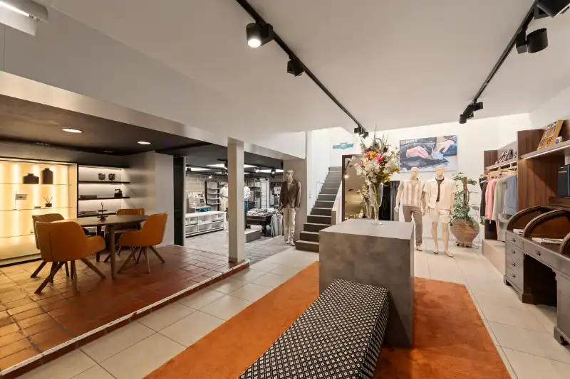 Exclusieve handelsopportuniteit op topligging in Roeselare ROESELARE – NOORDSTRAAT | RUIME HANDELSZAAK VAN >450 M² + ATELIER EN EXTRA RUIMTES foto 4