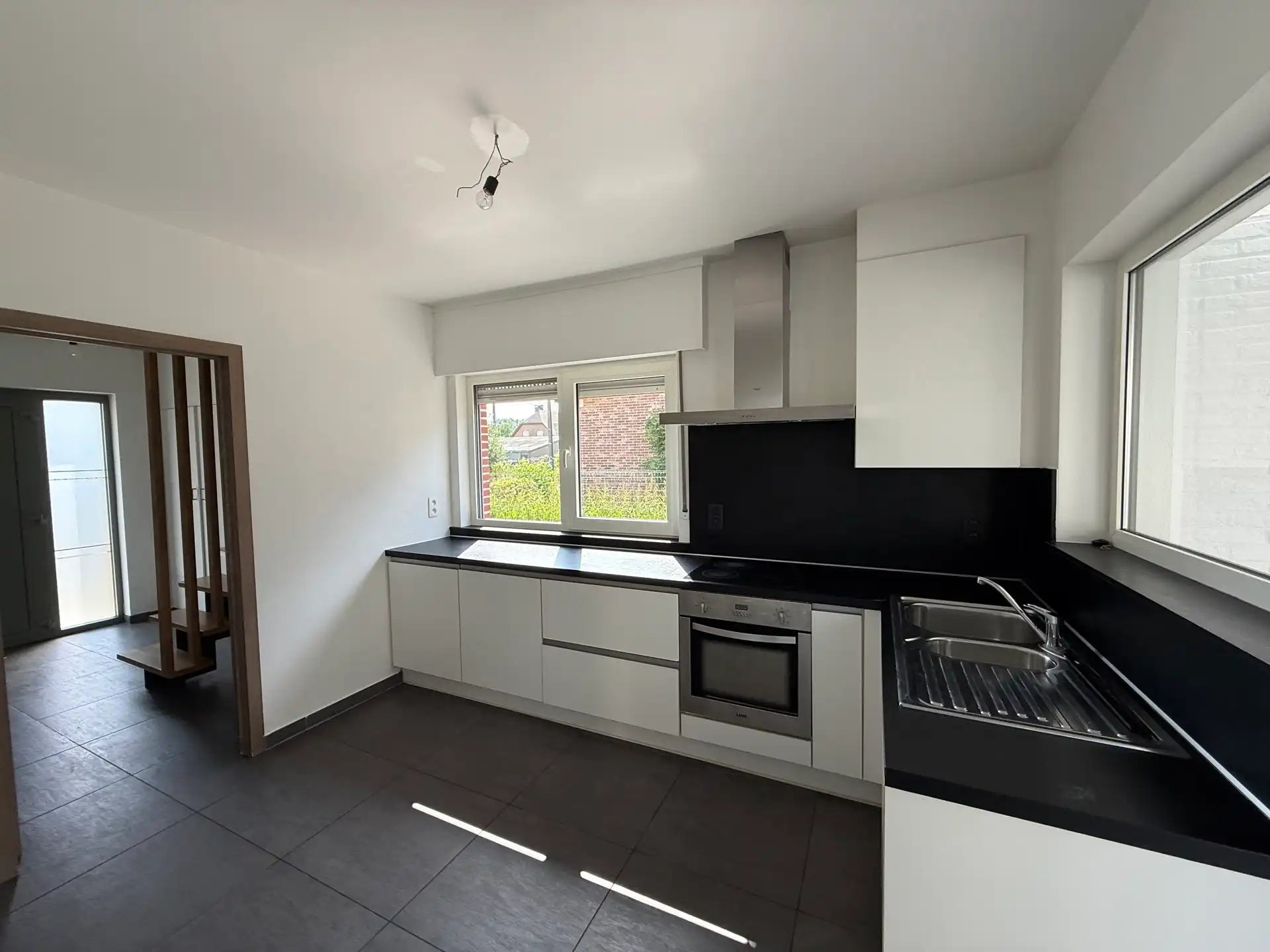 WICHELEN - Ruime woning met multifunctionele loods. foto 6