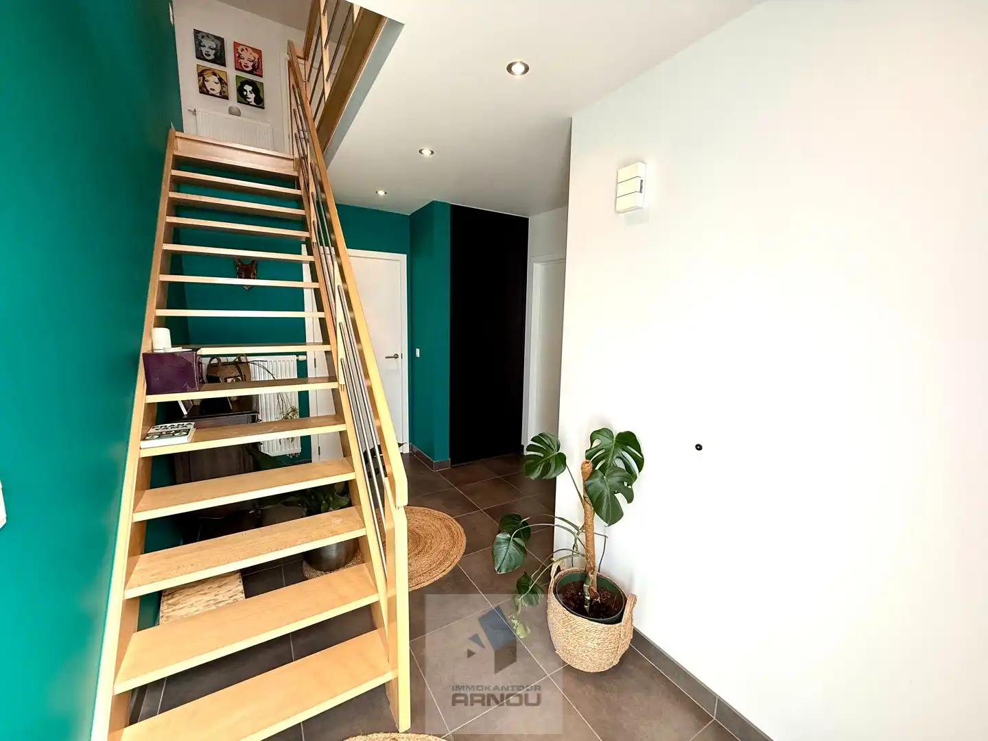 Moderne, instapklare en verrassend ruime gezinswoning in rustige doodlopende straat foto 4