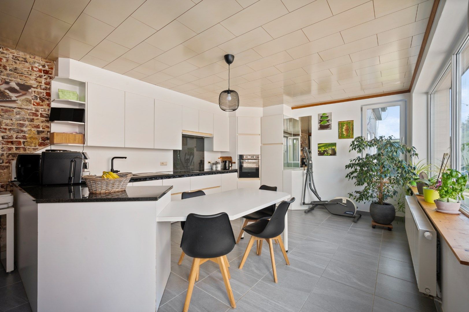 RUIME WONING MET CHARMANTE VOORGEVEL IN HET RUSTIGE ZUIDSCHOTE (IEPER) foto 8