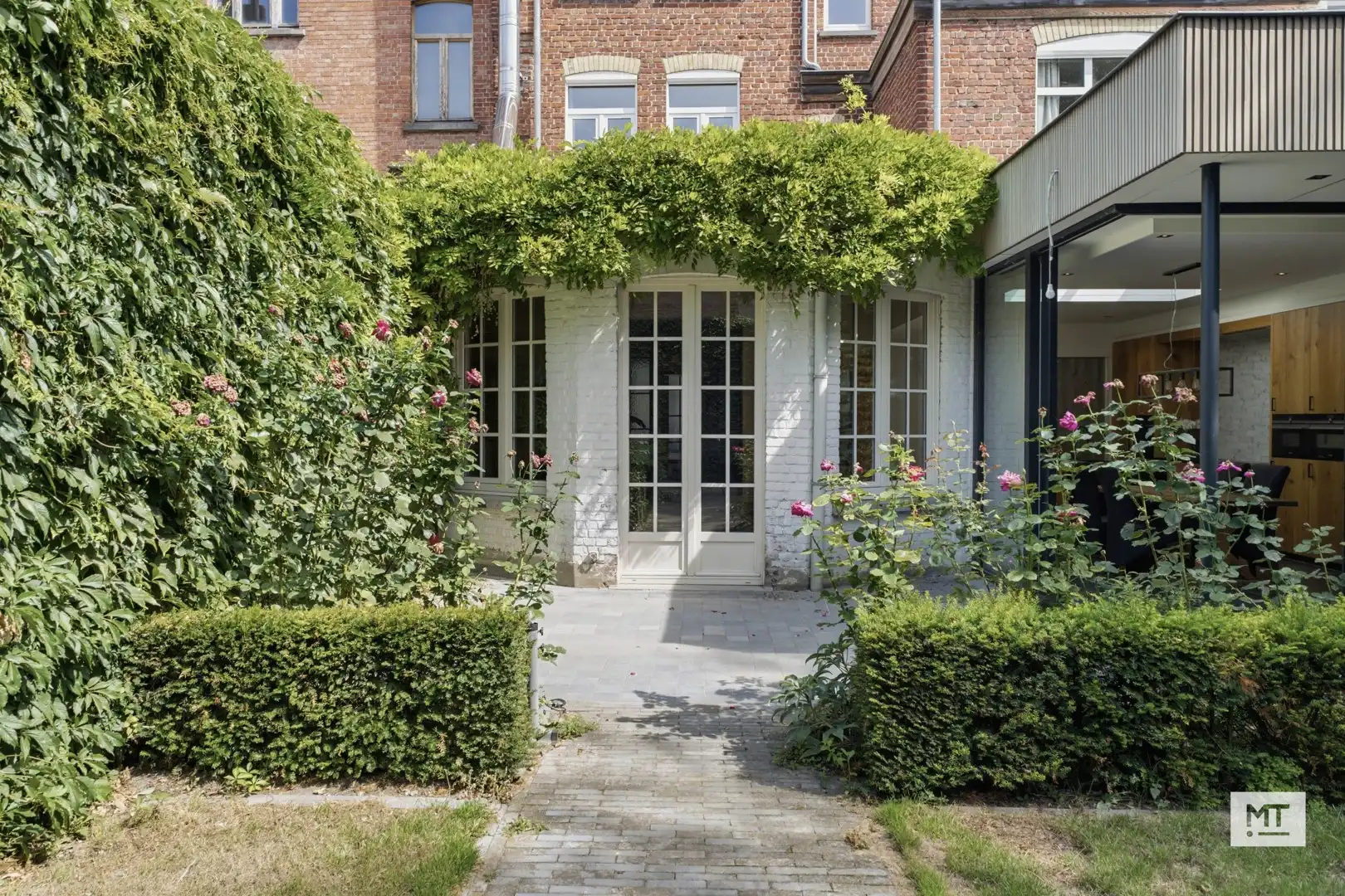 Bijzondere ruime herenwoning met 5 slaapkamers, 2 bureelruimtes, garage en tuin in het centrum van Ieper foto 37
