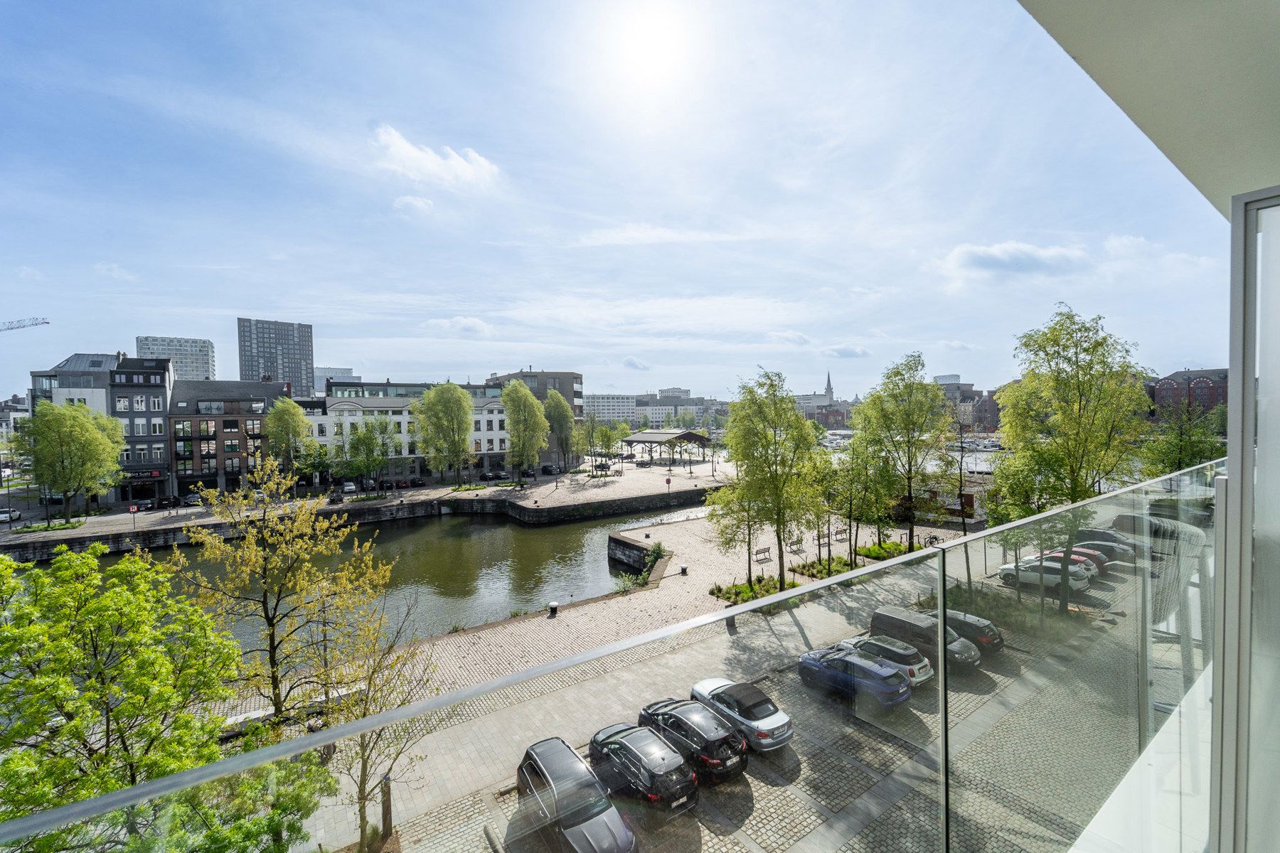 2-slaapkamer appartement met terras op het Eilandje foto 1