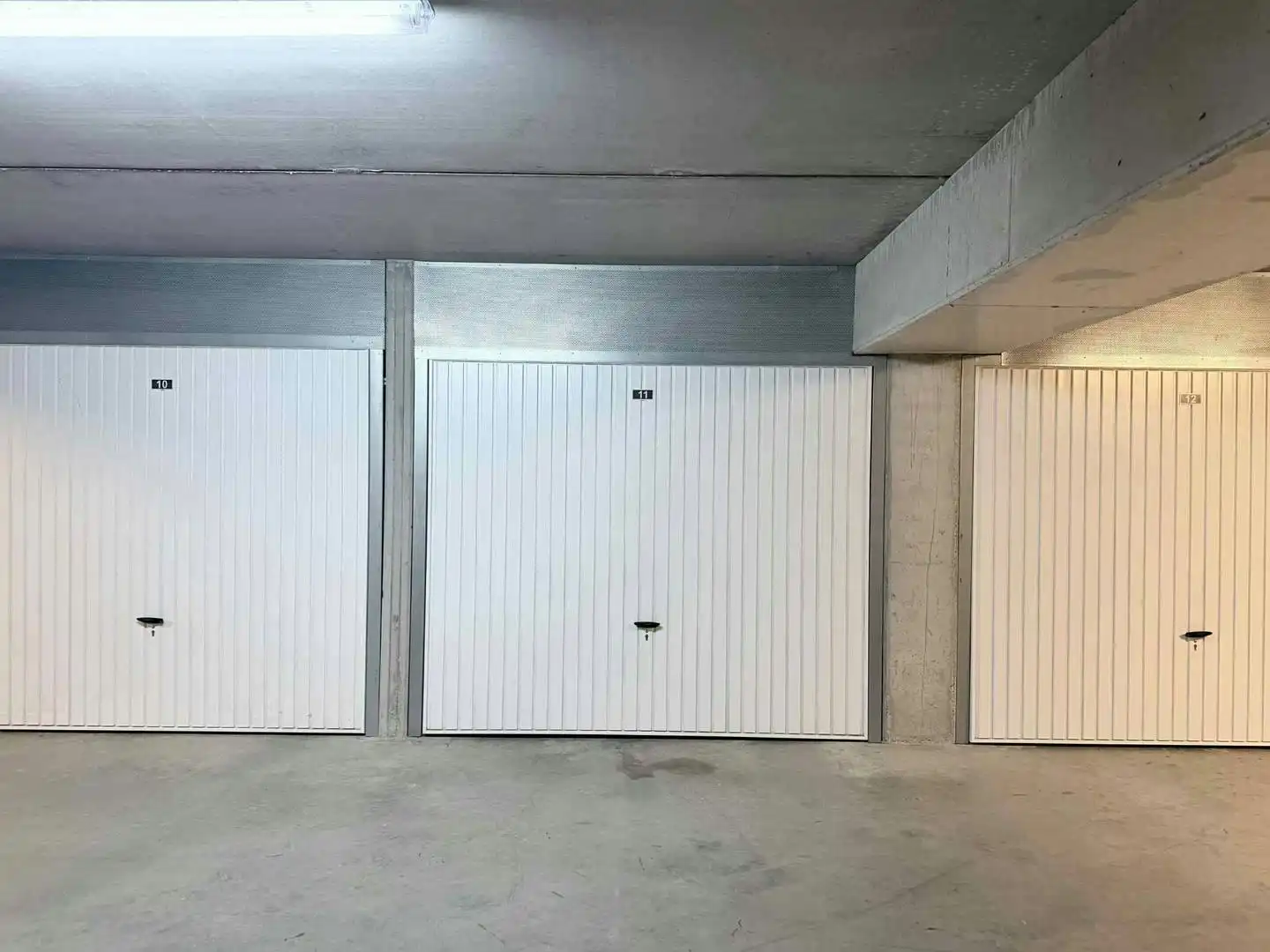 Ruime garagebox te koop te Middelkerke! foto 8