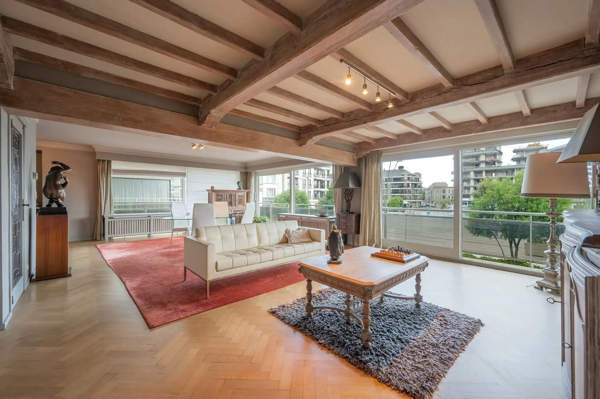 Ruim appartement met 3 slaapkamers op absolute toplocatie foto 2